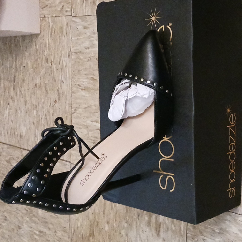 Black Shoedazzle pump